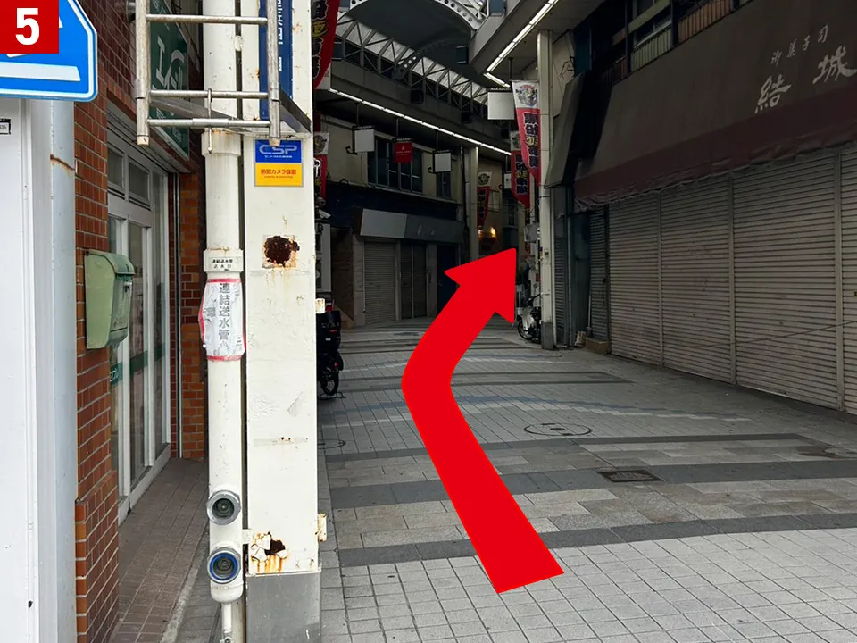 道順写真5：黒船商店街を道なりに進む